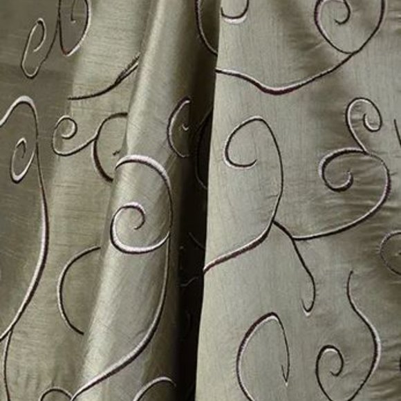 Table Cloth - Rectangular 100 x 80 - Scroll Design - Picture 2 of 4